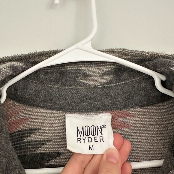 Moon Ryder Western Aztec Print Shacket Distressed Size Medium - Picture 9 of 10